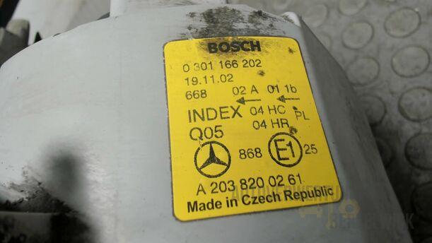 Foto: SCHEINWERFER RECHTS eines Mercedes-Benz C 220 CDI Fun