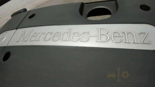 Foto: MOTORABDECKUNG / VERSCHALUNG eines Mercedes-Benz C 220 CDI Fun