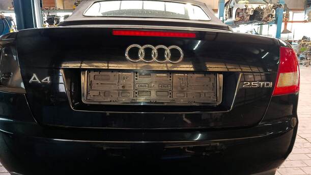 Foto: HECKDECKEL ( CABRIO ) eines Audi A4 Cabriolet 2.5 TDI Fun