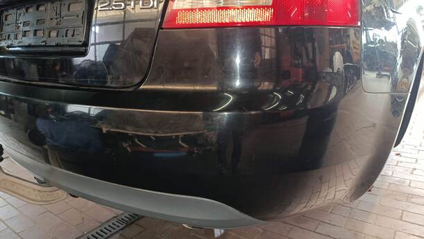 Foto: STOSSFÄNGER/ STOßSTANGE HINTEN ( CABRIO ) eines Audi A4 Cabriolet 2.5 TDI Fun