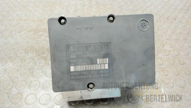 Foto: HAUPTBREMSAGGREGAT ABS eines Mercedes-Benz C 220 CDI Fun