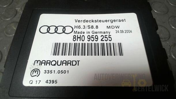 Foto: VERDECKSTEUERGERÄT eines Audi A4 Cabriolet 2.5 TDI Fun