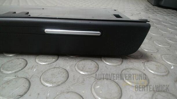 Foto: ABLAGEFACH ARMATURENBRETT eines Audi A4 Cabriolet 2.5 TDI Fun