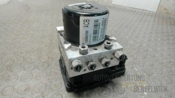 Foto: HAUPTBREMSAGGREGAT ABS eines Opel Astra 1.7 CDTI DPF Sports Tourer Fun