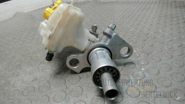 Foto: HAUPTBREMSZYLINDER eines Opel Astra 1.7 CDTI DPF Sports Tourer Fun
