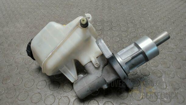 Foto: HAUPTBREMSZYLINDER eines Opel Astra 1.7 CDTI DPF Sports Tourer Fun