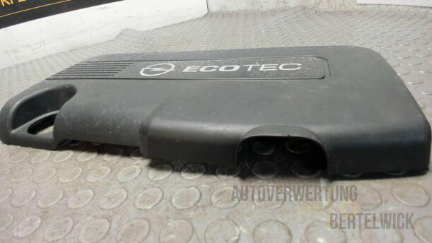 Foto: MOTORABDECKUNG / VERSCHALUNG eines Opel Astra 1.7 CDTI DPF Sports Tourer Fun