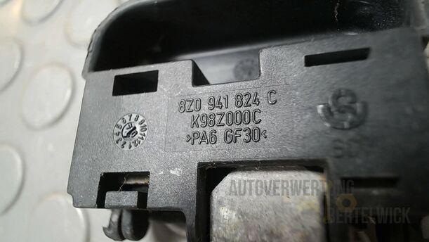Foto: SICHERUNGSDOSE ( 150 A ) eines Audi A4 Cabriolet 2.5 TDI Fun