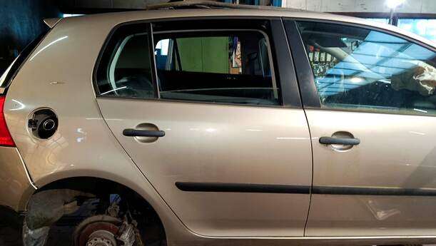 Foto: TÜR HINTEN RECHTS eines VW Golf 1.4 FSI Fun