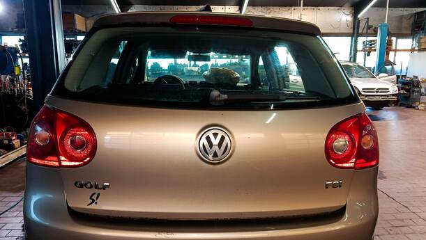 Foto: HECKKLAPPE / HECKDECKEL eines VW Golf 1.4 FSI Fun