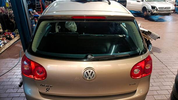 Foto: HECKKLAPPE / HECKDECKEL eines VW Golf 1.4 FSI Fun