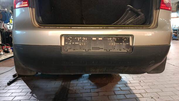 Foto: STOSSFÄNGER / STOßSTANGE HINTEN eines VW Golf 1.4 FSI Fun