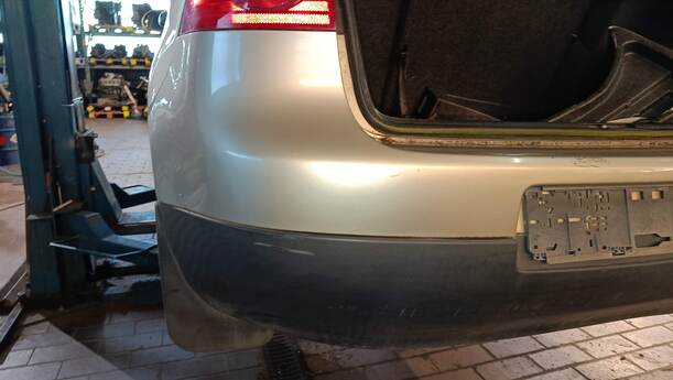 Foto: STOSSFÄNGER / STOßSTANGE HINTEN eines VW Golf 1.4 FSI Fun