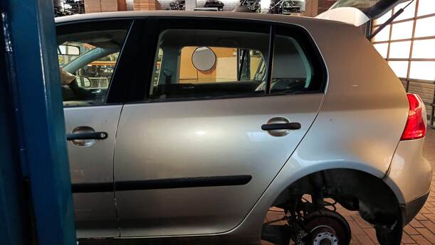 Foto: TÜR HINTEN LINKS eines VW Golf 1.4 FSI Fun
