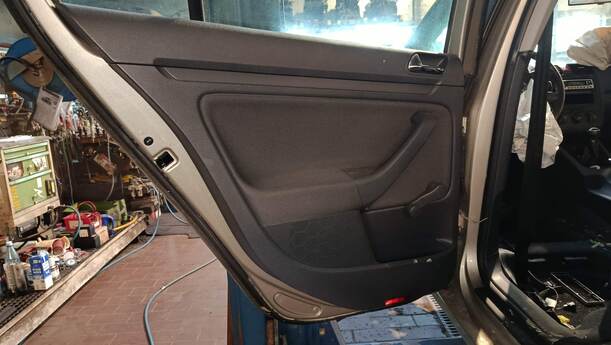 Foto: TÜR HINTEN LINKS eines VW Golf 1.4 FSI Fun