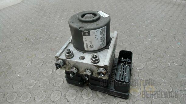 Foto: HAUPTBREMSAGGREGAT ABS eines VW Golf 1.4 FSI Fun