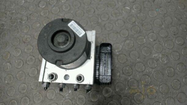 Foto: HAUPTBREMSAGGREGAT ABS eines VW Golf 1.4 FSI Fun