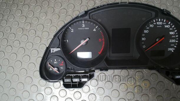 Foto: TACHOEINHEIT/ KOMBIINSTRUMENT eines Audi A4 Cabriolet 2.5 TDI Fun