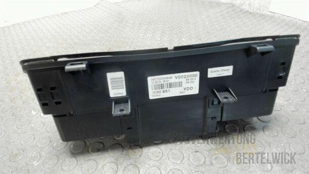 Foto: KOMBIINSTRUMENT / TACHOEINHEIT eines VW Golf 1.4 FSI Fun
