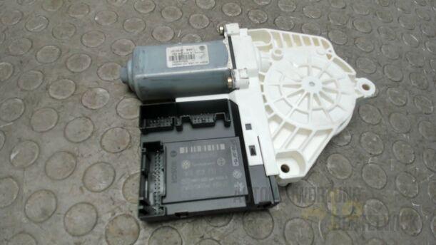 Foto: FENSTERHEBERMOTOR VORNE RECHTS eines VW Golf 1.4 FSI Fun
