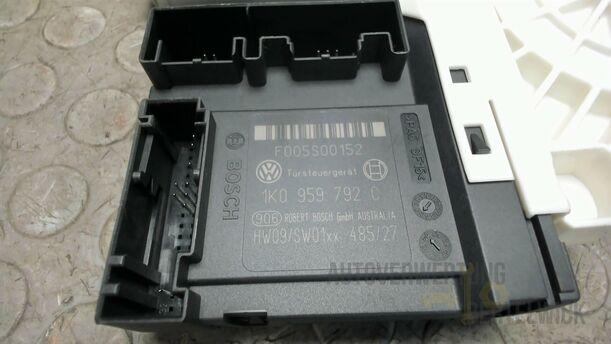 Foto: FENSTERHEBERMOTOR VORNE RECHTS eines VW Golf 1.4 FSI Fun