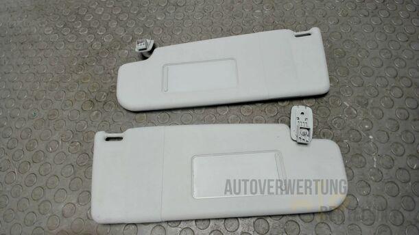 Foto: SONNENBLENDENPAAR eines VW Golf 1.4 FSI Fun