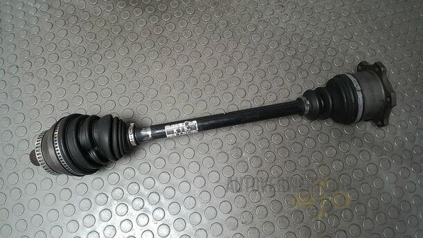 Foto: ANTRIEBSWELLE LINKS ( SCHALTGETRIEBE ) eines Audi A4 Cabriolet 2.5 TDI Fun