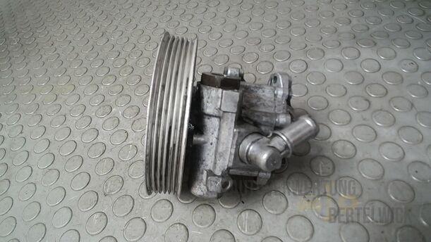 Foto: PUMPE SERVOLENKUNG/ SERVOPUMPE eines Audi A4 Cabriolet 2.5 TDI Fun