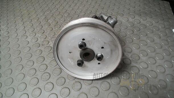 Foto: PUMPE SERVOLENKUNG/ SERVOPUMPE eines Audi A4 Cabriolet 2.5 TDI Fun
