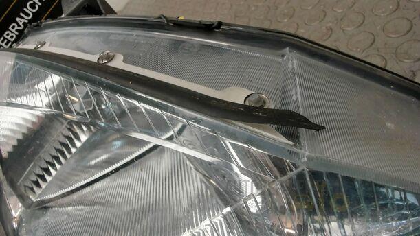 Foto: SCHEINWERFER RECHTS eines Ford Focus Fun