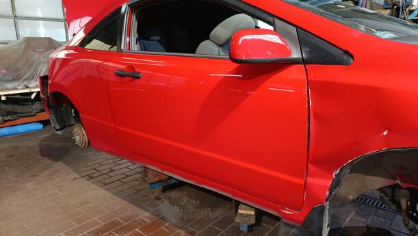 Foto: TÜR VORNE RECHTS ( 2/3 TÜRER ) eines Honda Civic 1.8i-VTEC Fun