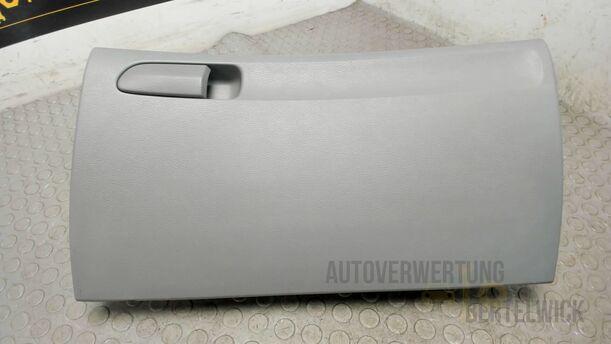 Foto: HANDSCHUHFACH eines Honda Civic 1.8i-VTEC Fun