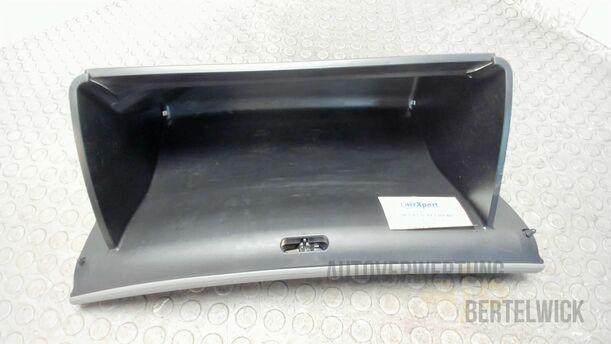 Foto: HANDSCHUHFACH eines Honda Civic 1.8i-VTEC Fun
