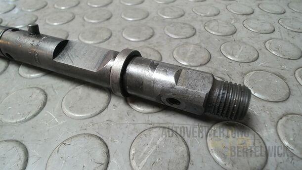 Foto: EINSPRITZDÜSE/ INJEKTOR eines Audi A4 Cabriolet 2.5 TDI Fun