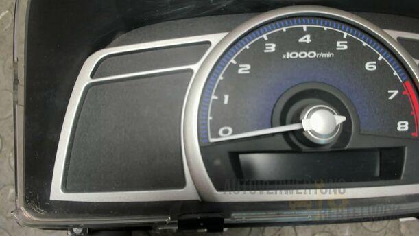 Foto: KOMBIINSTRUMENT / TACHOEINHEIT eines Honda Civic 1.8i-VTEC Fun