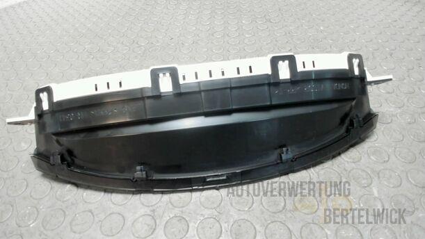 Foto: INFORMATIONSDISPLAY / BILDSCHIRM eines Honda Civic 1.8i-VTEC Fun