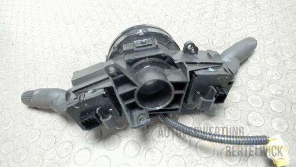 Foto: LENKSTOCKSCHALTER / KOMBISCHALTER eines Honda Civic 1.8i-VTEC Fun