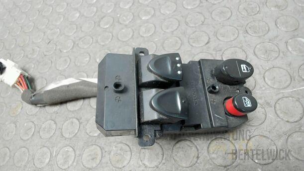 Foto: FENSTERHEBERSCHALTER LINKS ( COUPE ) eines Honda Civic 1.8i-VTEC Fun