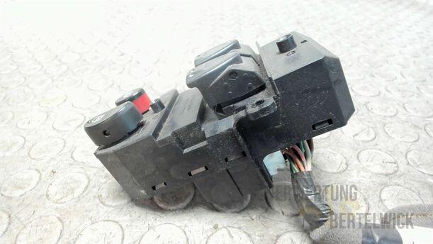 Foto: FENSTERHEBERSCHALTER LINKS ( COUPE ) eines Honda Civic 1.8i-VTEC Fun