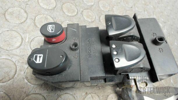 Foto: FENSTERHEBERSCHALTER LINKS ( COUPE ) eines Honda Civic 1.8i-VTEC Fun