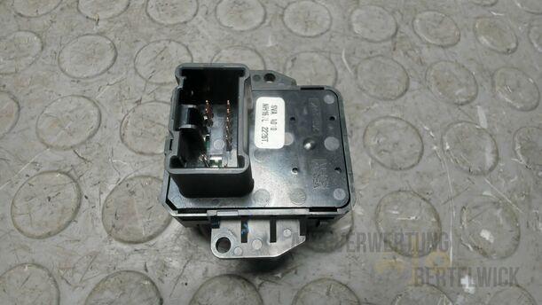 Foto: SCHALTER AUSSENSPIEGELVERSTELLUNG eines Honda Civic 1.8i-VTEC Fun