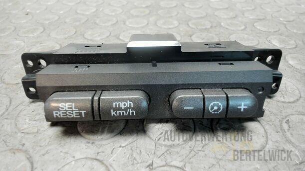 Foto: TACHOSCHALTER / TEMPOMATSCHALTER eines Honda Civic 1.8i-VTEC Fun