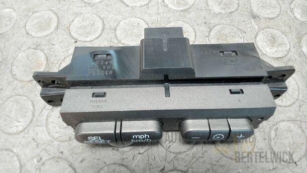 Foto: TACHOSCHALTER / TEMPOMATSCHALTER eines Honda Civic 1.8i-VTEC Fun