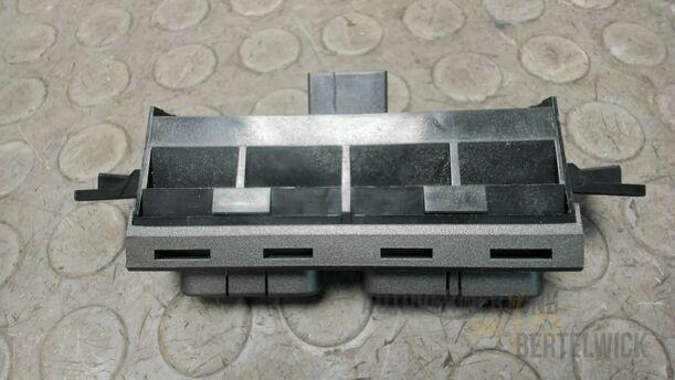 Foto: TACHOSCHALTER / TEMPOMATSCHALTER eines Honda Civic 1.8i-VTEC Fun