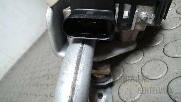 Foto: SCHEIBENWISCHERMOTOR VORN eines Audi A4 Cabriolet 2.5 TDI Fun