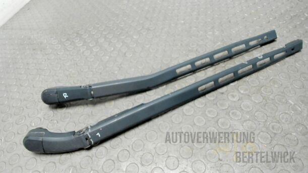 Foto: SCHEIBENWISCHERARME VORNE eines Honda Civic 1.8i-VTEC Fun