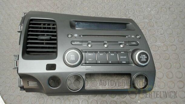 Foto: RADIOBEDIENUNG eines Honda Civic 1.8i-VTEC Fun