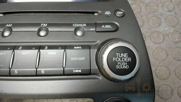 Foto: RADIOBEDIENUNG eines Honda Civic 1.8i-VTEC Fun