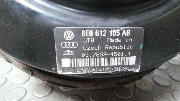 Foto: BREMSKRAFTVERSTÄRKER eines Audi A4 Cabriolet 2.5 TDI Fun