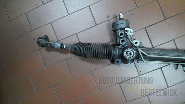 Foto: SERVOLENKUNG ( DIESEL / 6 ZYLINDER ) eines Audi A4 Cabriolet 2.5 TDI Fun